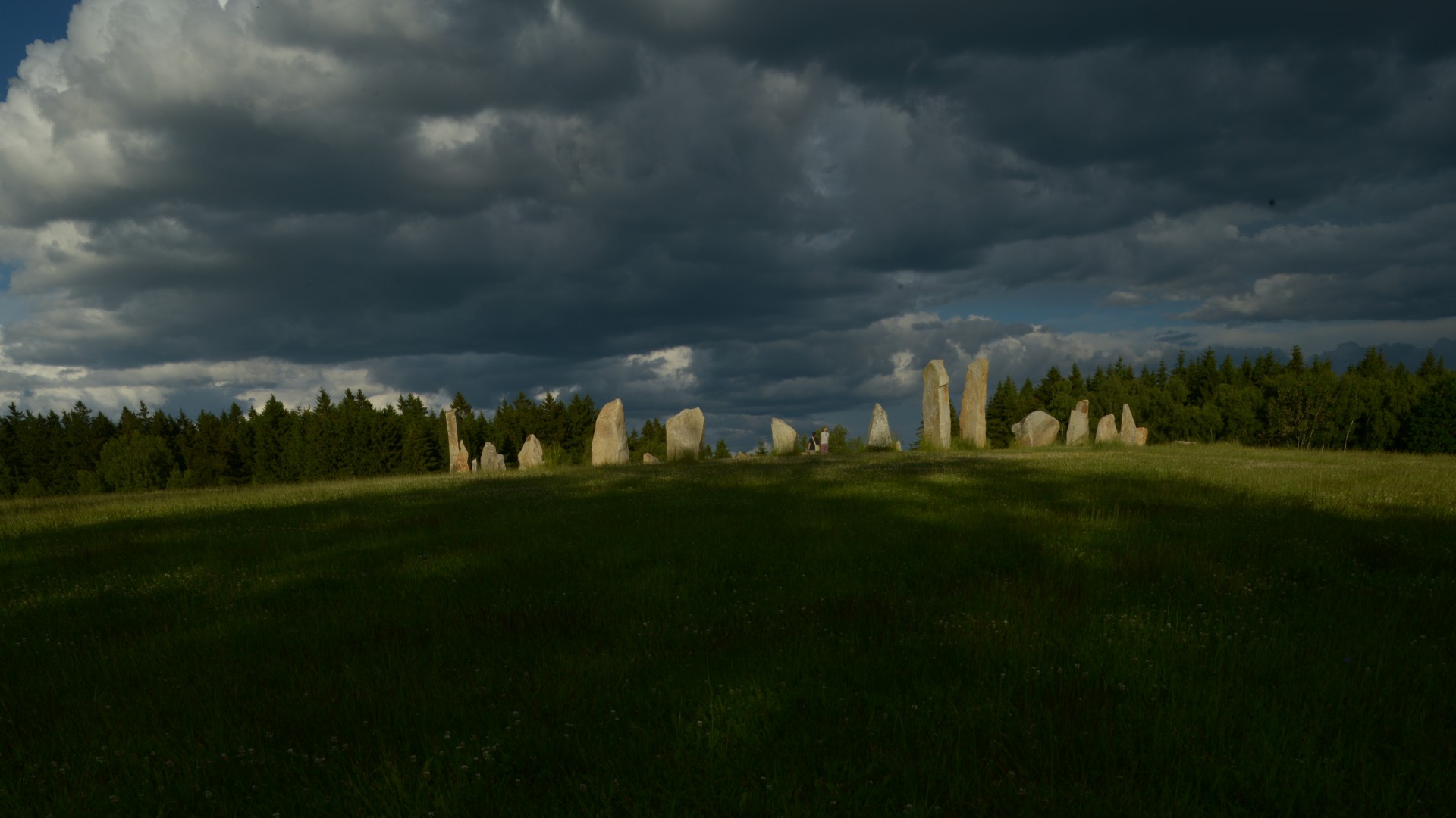 THE STONE CIRCLE OF THE DRUIDS 